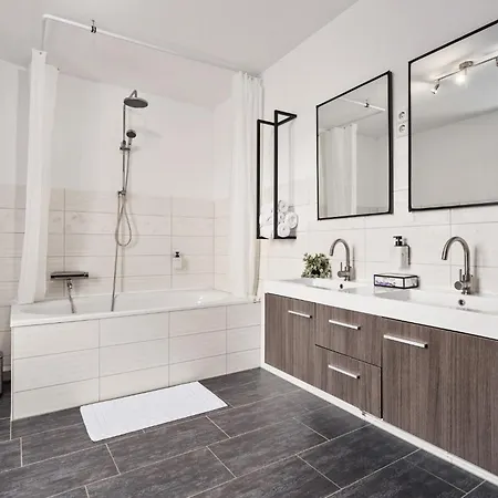 Entdecke Dein Elegantes Hilvit-altstadt-apartment Mit Traumhafter Dachterrasse - Ein Refugium Fuer Natur- & Kulturliebhaber! Modernes Ambiente - Ruhe - Grosszuegiger Raum Mit Smart Tv Und Waschmaschine Erwarten Dich! Spremberg