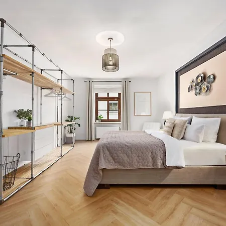 Entdecke Dein Elegantes Hilvit-altstadt-apartment Mit Traumhafter Dachterrasse - Ein Refugium Fuer Natur- & Kulturliebhaber! Modernes Ambiente - Ruhe - Grosszuegiger Raum Mit Smart Tv Und Waschmaschine Erwarten Dich! * Spremberg