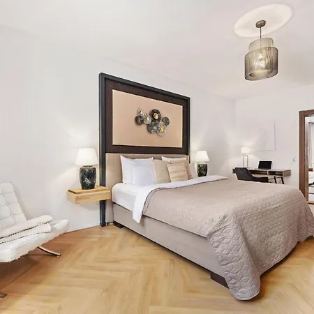 Entdecke Dein Elegantes Hilvit-altstadt-apartment Mit Traumhafter Dachterrasse - Ein Refugium Fuer Natur- & Kulturliebhaber! Modernes Ambiente - Ruhe - Grosszuegiger Raum Mit Smart Tv Und Waschmaschine Erwarten Dich! Spremberg